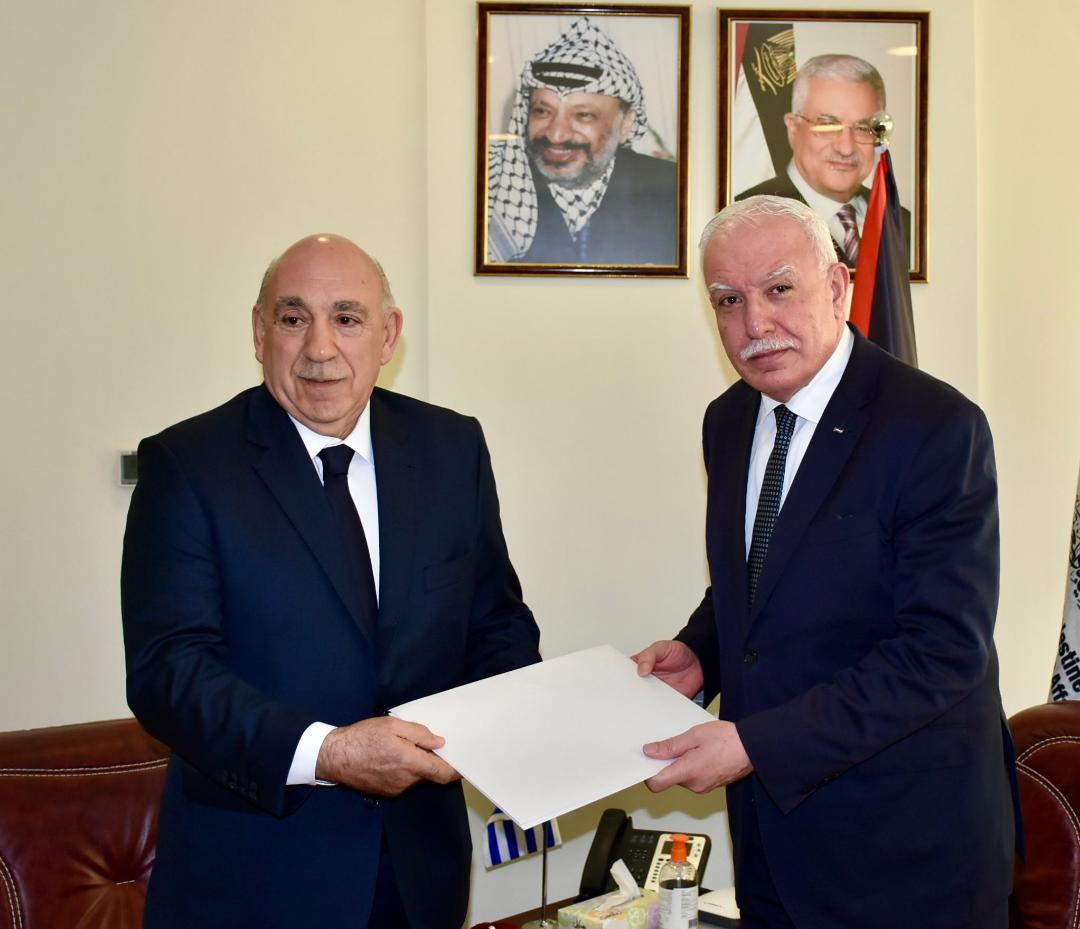 المالكي يتسلم نسخة من أوراق اعتماد السفير الجديد لجمهورية الأوروغواي الشرقية